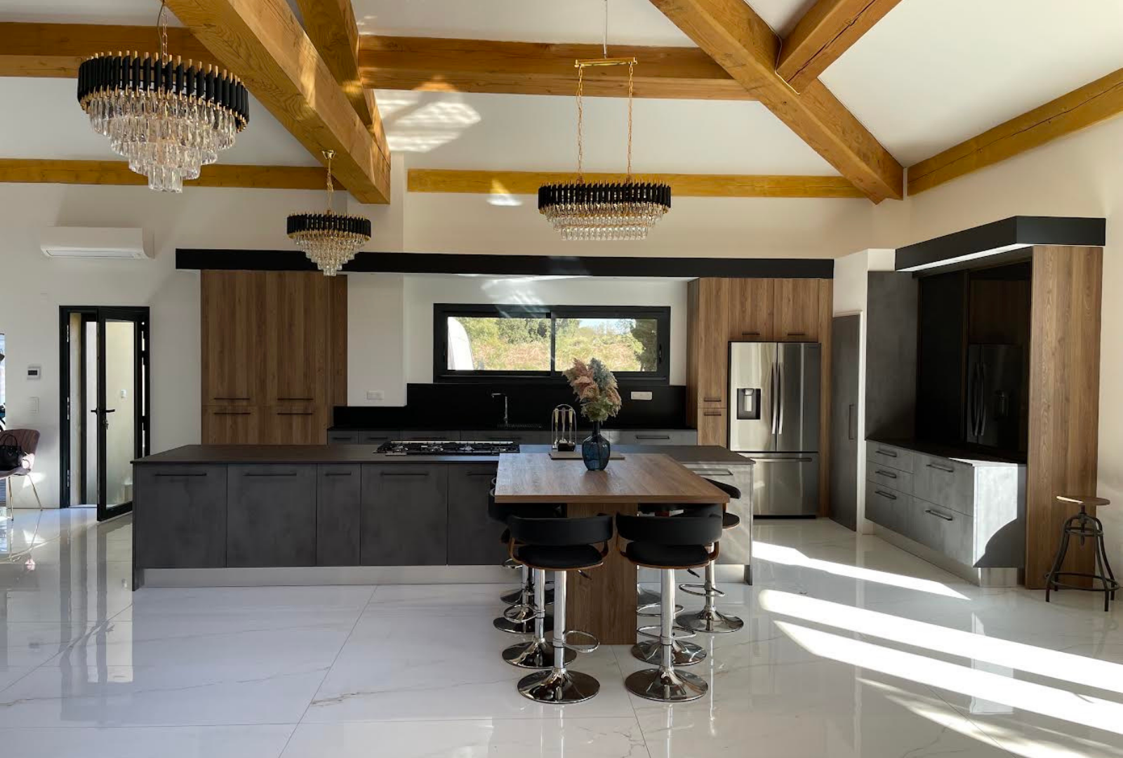 Projet cuisine sur le site La Crouzette Agencements - Agence seo Montpellier, comdesamis