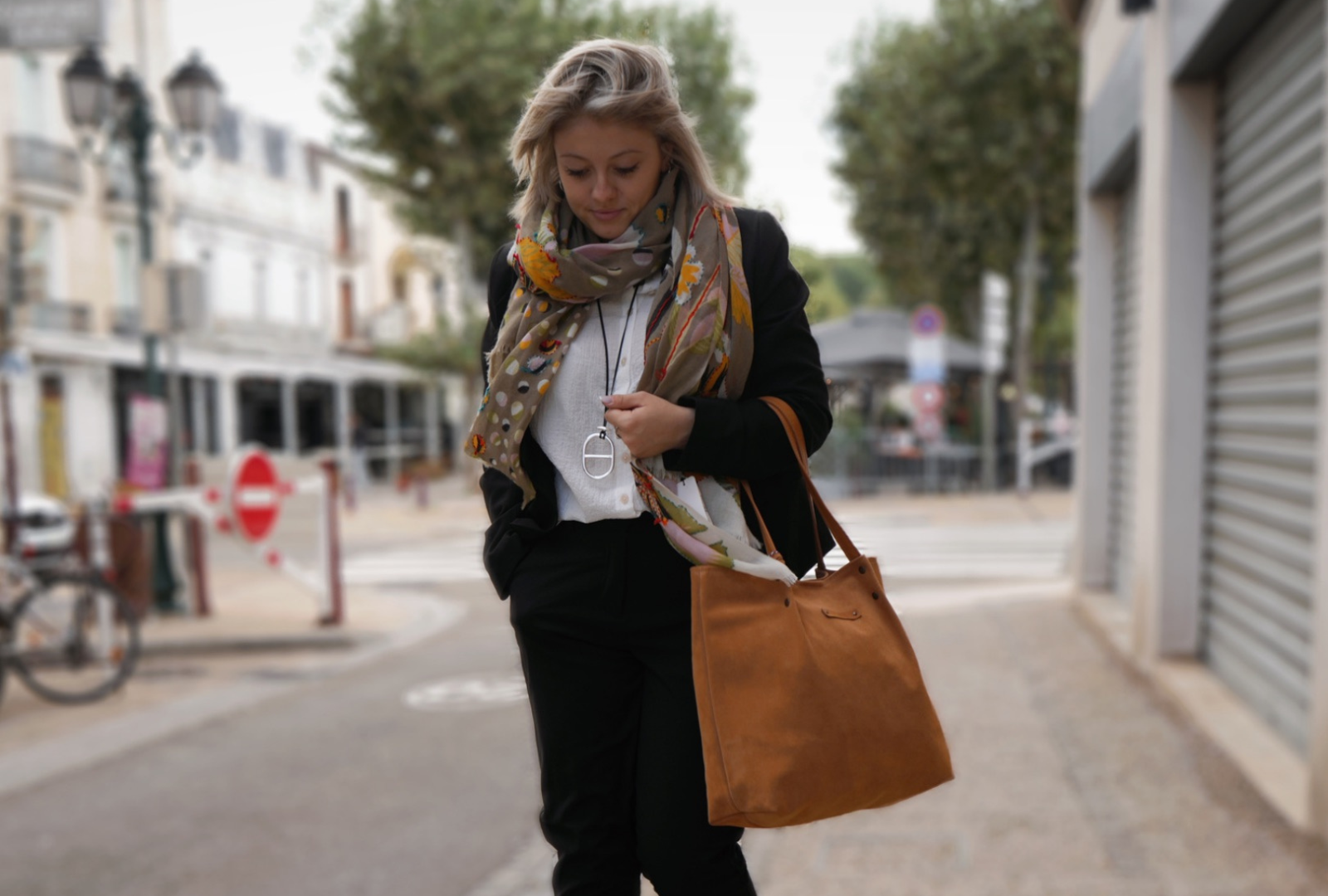 Modèle photo pour gestion des réseaux sociaux, Clermont l'Hérault - agence comdesamis